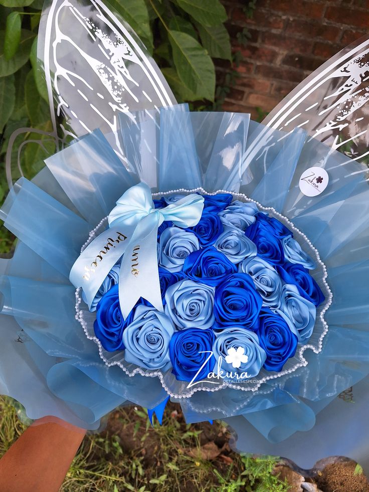 ROSAS CON ALAS DE MARIPOSAS